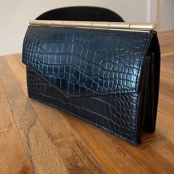 CHARLES & KEITH - CLUTCH - Picture 2 of 7